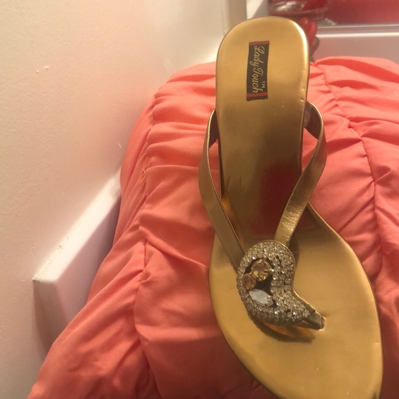 Sandals - Picture 2 of 4